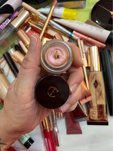 Charlotte tilbury krem far