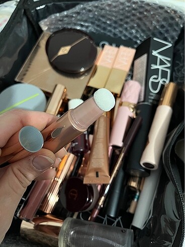 Beden Charlotte tilbury likit highlighter