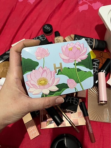Hourglass Hourglass lotus yüz paleti