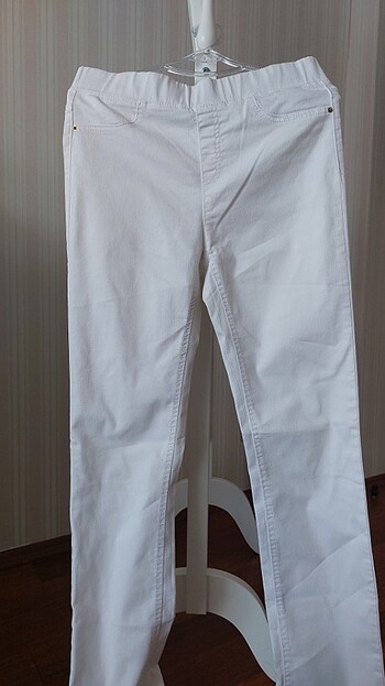 Beyaz Yüksek Bel Boru Paça Pantolon