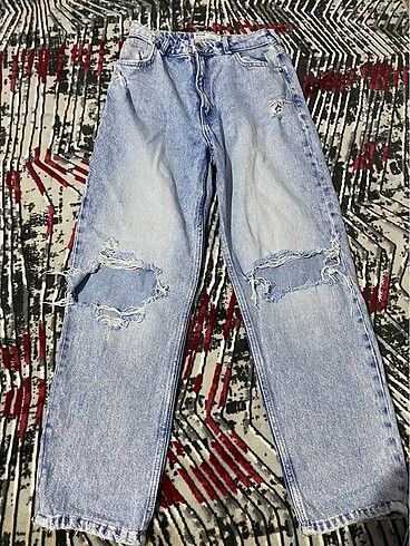 Bershka yırtık jean