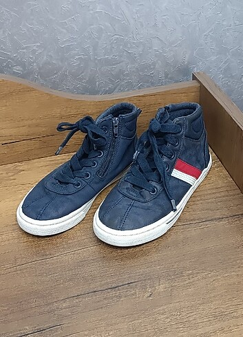 Zara Erkek bot Convers