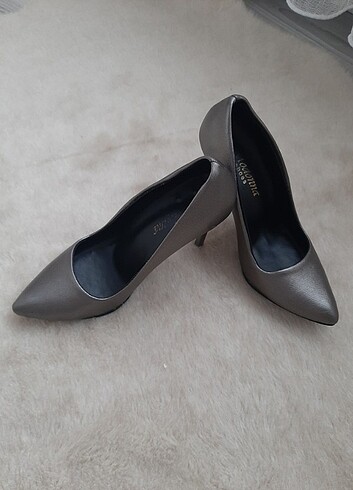 Gri stiletto