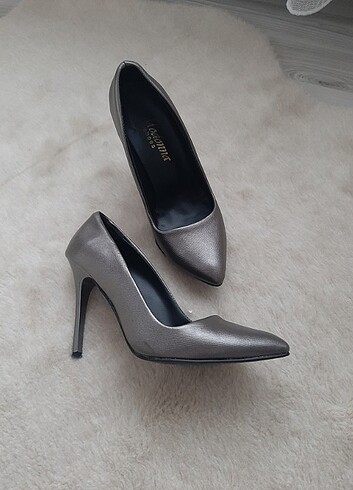 Diğer Gri stiletto
