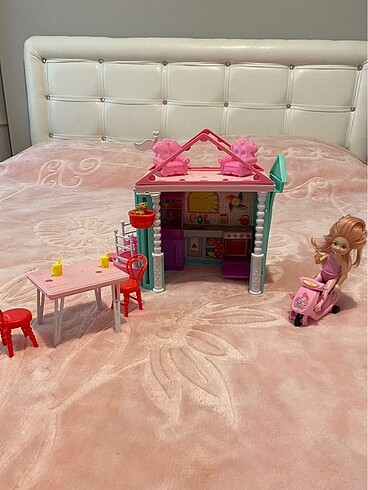 Barbie chelsea evi