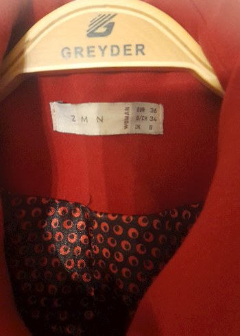 Kırmızı Düğmeli Kadın Kaban - Görsel 3