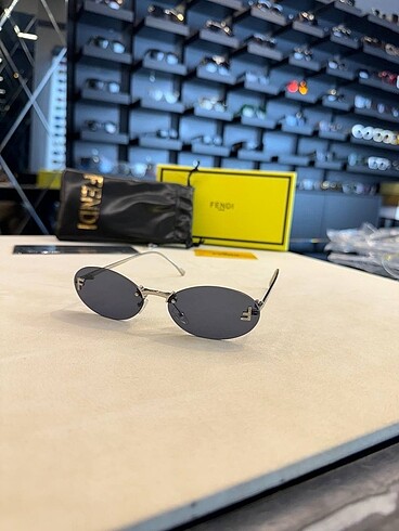 FENDİ TAŞLI GÖZLÜK
