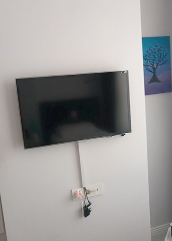  Beden Renk Siyah Duvara Monte Monitör