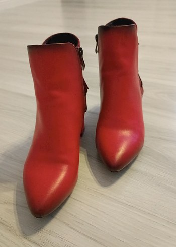 Derimod Kırmızı Deri Tokalı Stiletto Kadın Bot