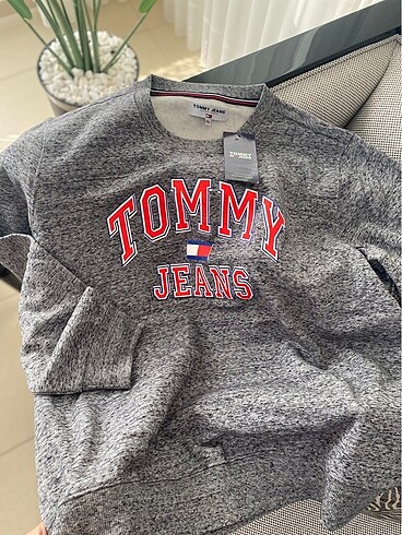 Tommy sweatshirt