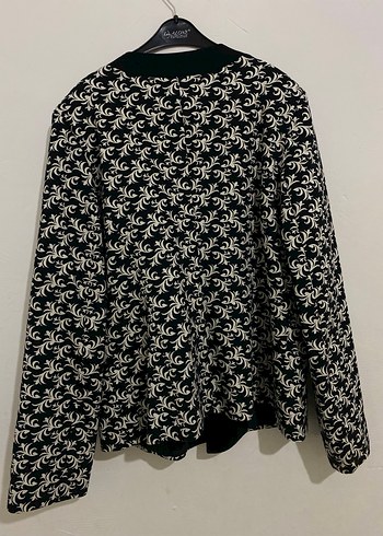 Düğmeli Siyah Beyaz Desenli Kadın Ceket - Görsel 4