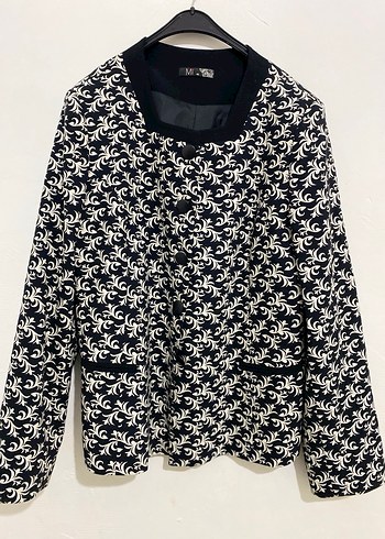 Düğmeli Siyah Beyaz Desenli Kadın Ceket - Görsel 2