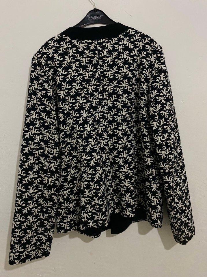 Düğmeli Siyah Beyaz Desenli Kadın Ceket - Görsel 4