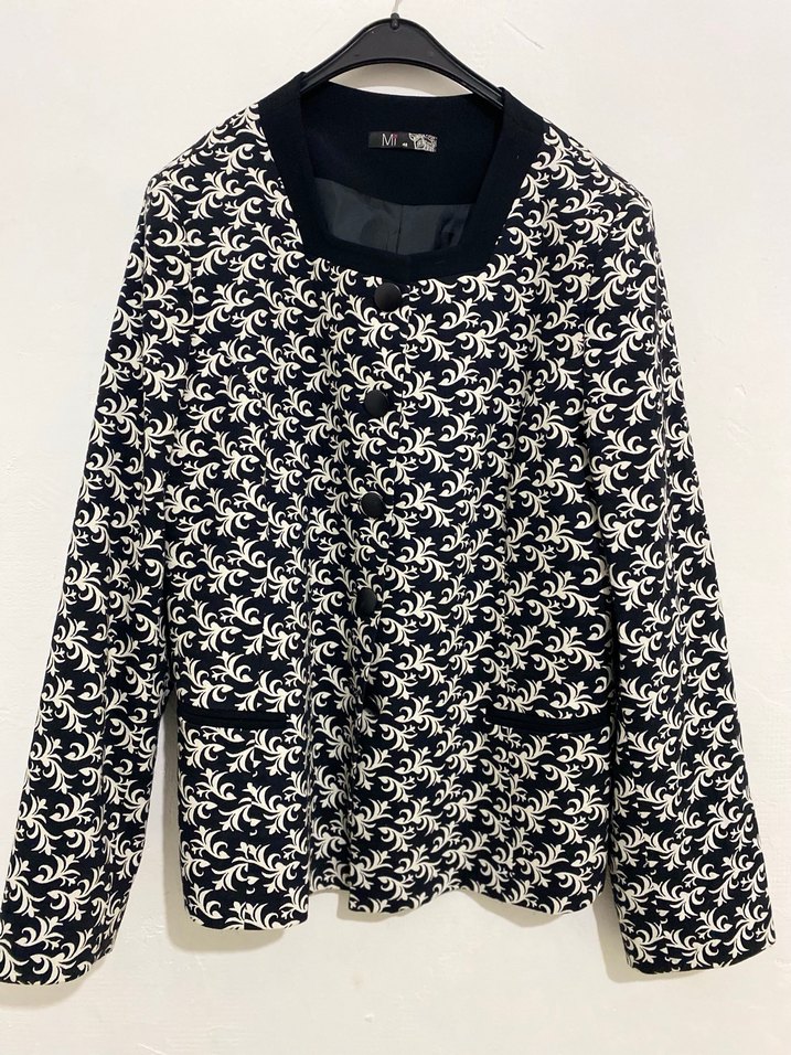 Düğmeli Siyah Beyaz Desenli Kadın Ceket - Görsel 2