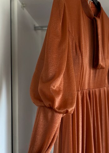 Kendiliğinden simli parlak tesettür elbise - Görsel 3