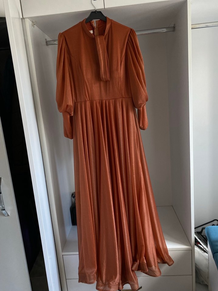 Kendiliğinden simli parlak tesettür elbise - Görsel 4