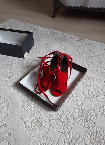 Zara kırmızı ayakkabı