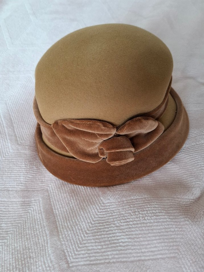 Bej Süet Kadın Şapka Fırfırlı Detaylı - Görsel 2