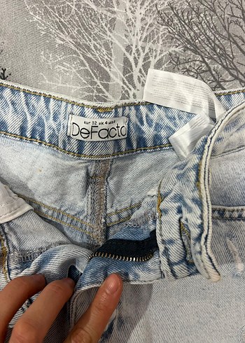 Düğmeli Bağlama Desenli Mini Denim Şort - Görsel 2