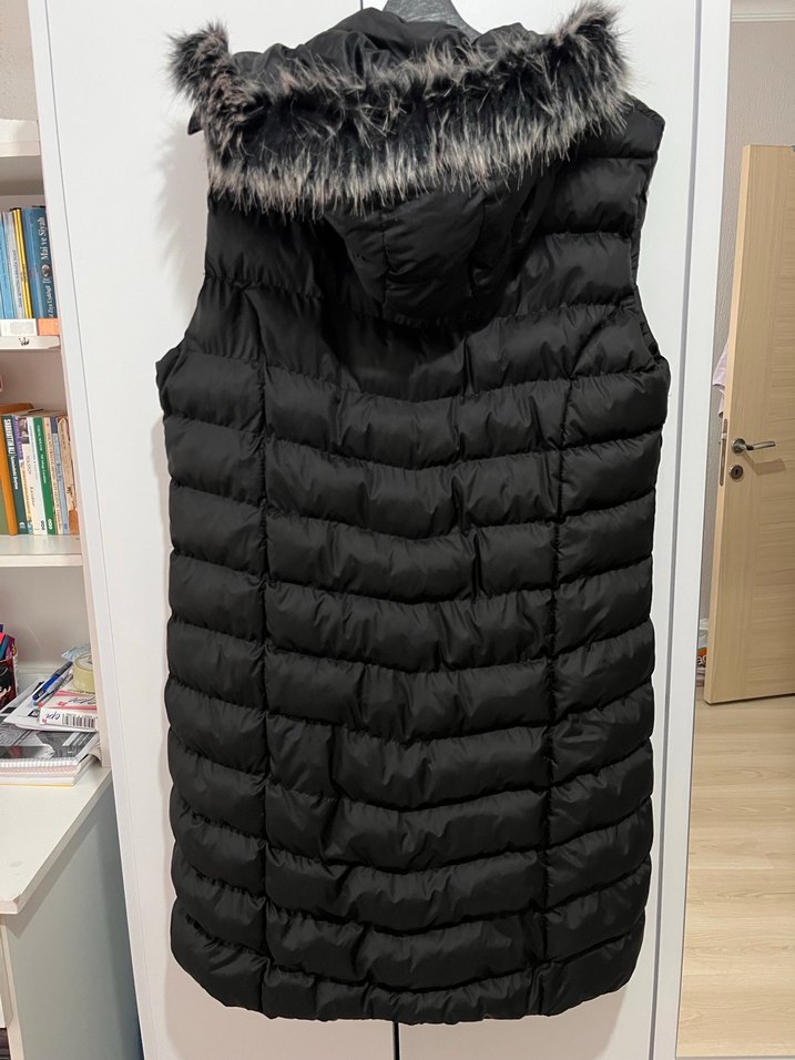 Siyah Kapüşonlu Kadın Şişme Yelek Mont - Görsel 2