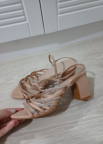 H&M Taşlı Saten Ayakkabı