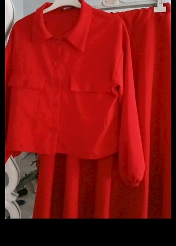 Kısa Parlak Kırmızı Kadın Takım Elbise - Görsel 2