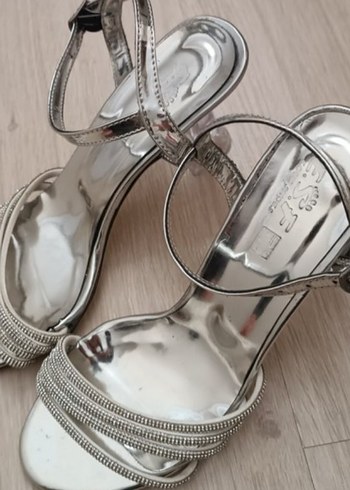 Altın Renkli Yılan Desenli Stiletto Topuklu Kadın Ayakkabı - Görsel 4