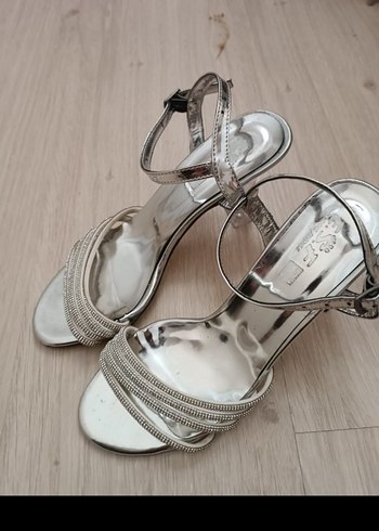 Altın Renkli Yılan Desenli Stiletto Topuklu Kadın Ayakkabı - Görsel 2