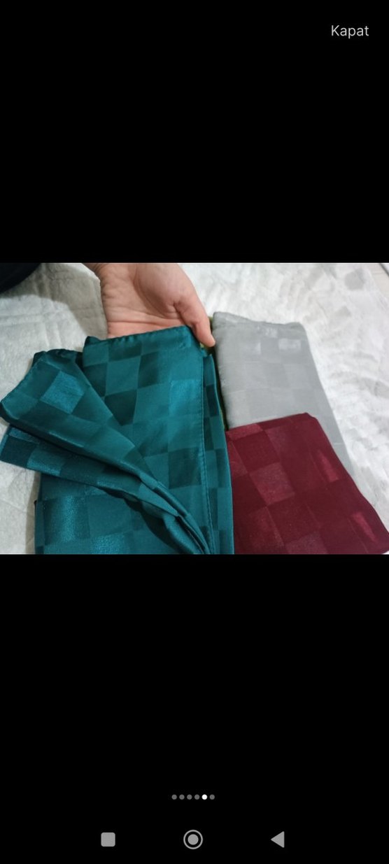 Gri Kadın Fermuarlı Modern Saten Şal - Görsel 2