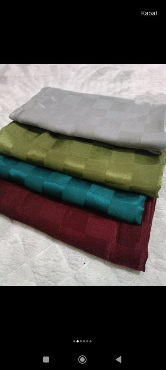 Gri Kadın Fermuarlı Modern Saten Şal - Görsel 5