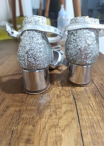 Beyaz Parlak Simli Kız Çocuk Babet - Görsel 4