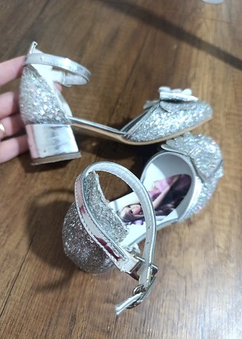 Beyaz Parlak Simli Kız Çocuk Babet - Görsel 2