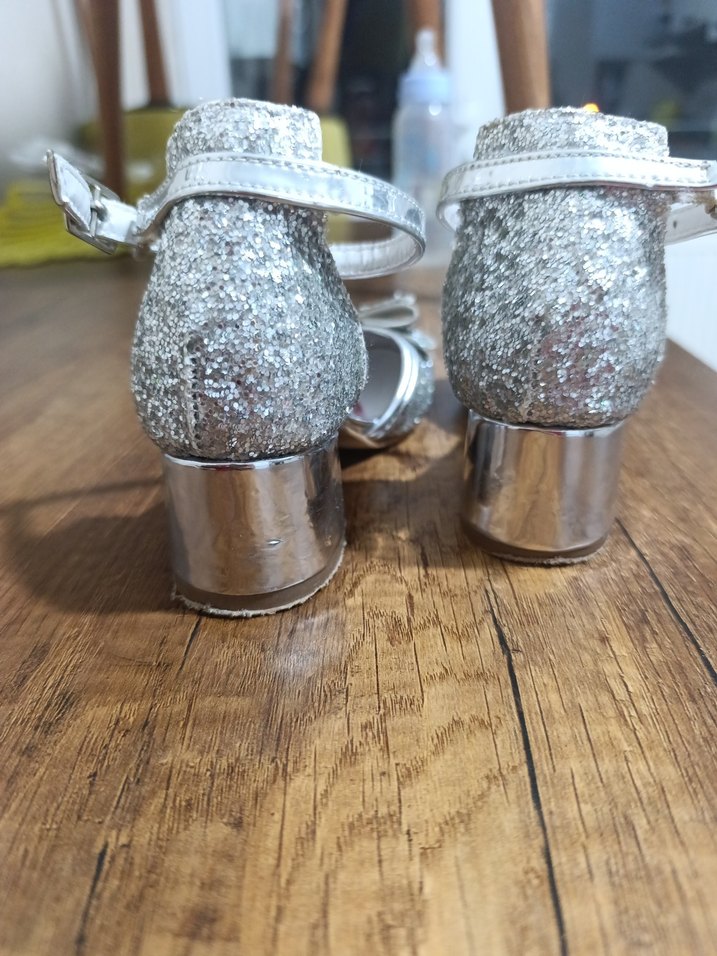 Beyaz Parlak Simli Kız Çocuk Babet - Görsel 4