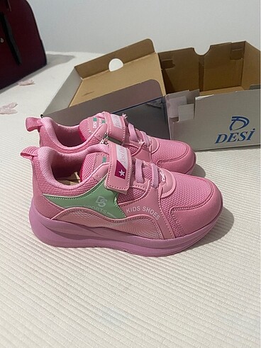 Diğer Kız çocuğu pembe renk spor ayakkabısı