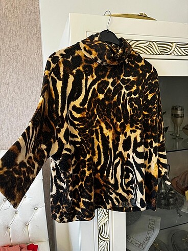 Leopar desenli kazak