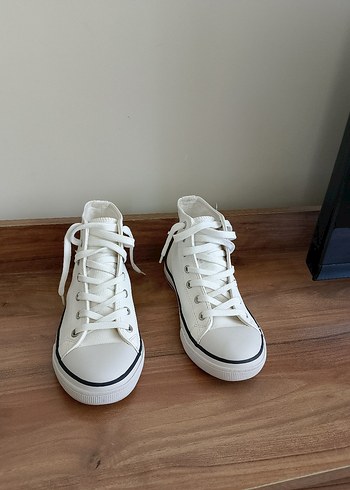 Converse Beyaz Minimalist Kadın Spor Ayakkabı
