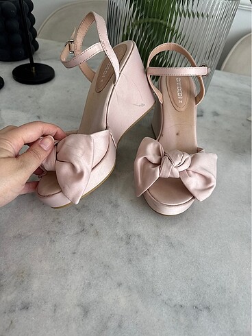 H&M Fiyonklu dolgu topuk
