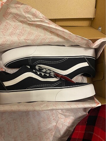 Vans yeni etiketli