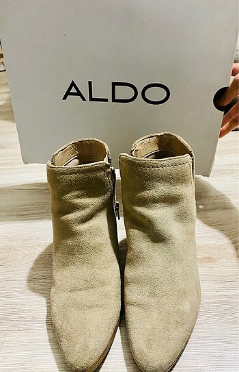 Aldo bot bej