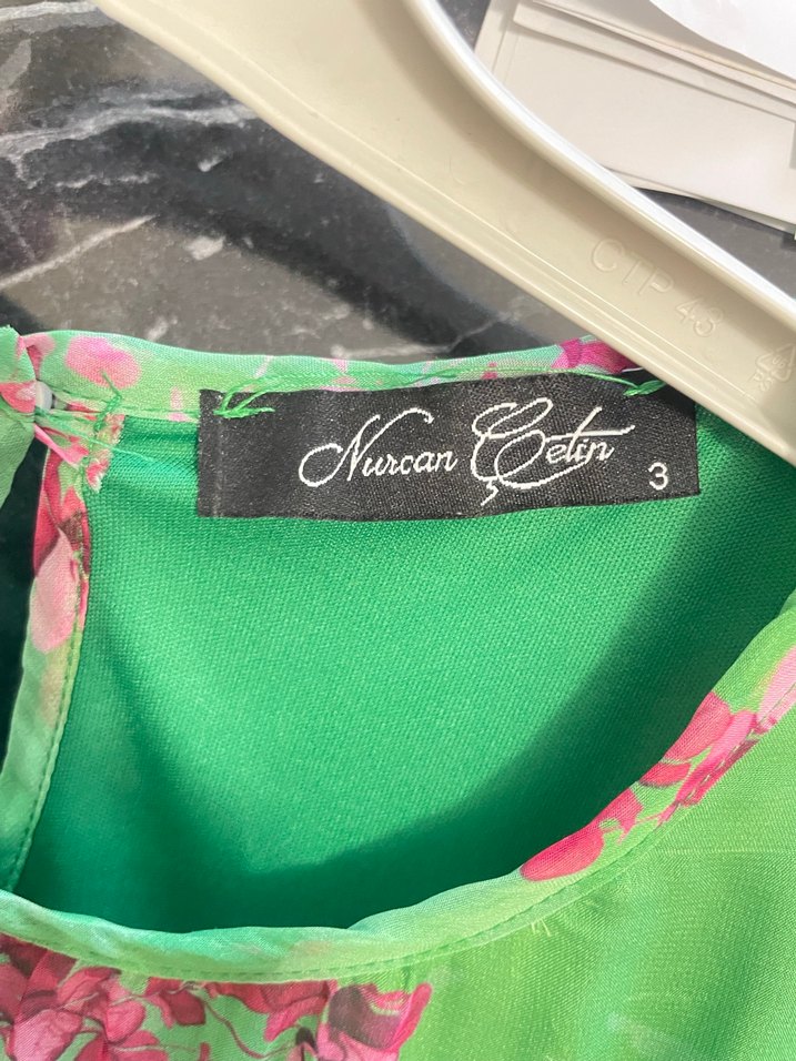 Yeşil Çiçekli Uzun Fırfırlı Elbise - Görsel 3