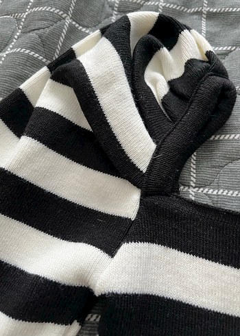 Siyah Beyaz Çizgili Kadın Triko Bluz - Görsel 3