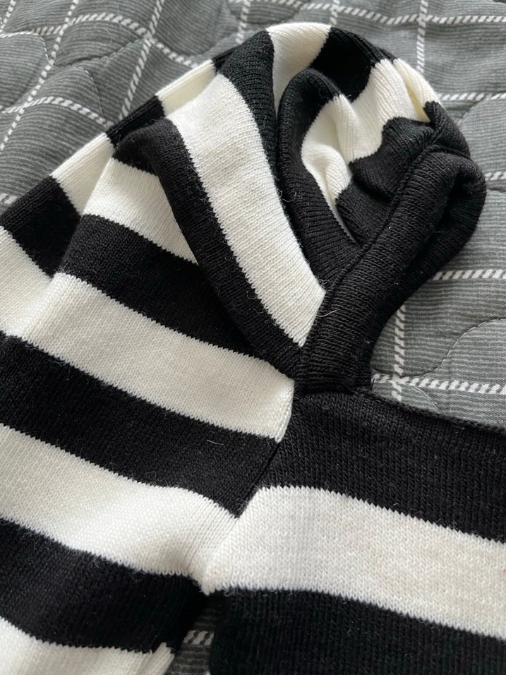 Siyah Beyaz Çizgili Kadın Triko Bluz - Görsel 3