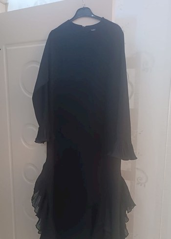 l Beden Uzun Siyah Fırfırlı Gotik Elbise