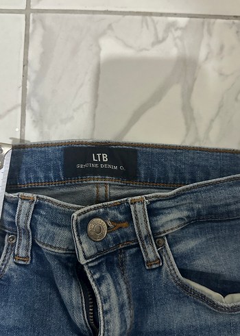 10 Yaş Beden Jean 24 beden ama 10 yaşa uygun
