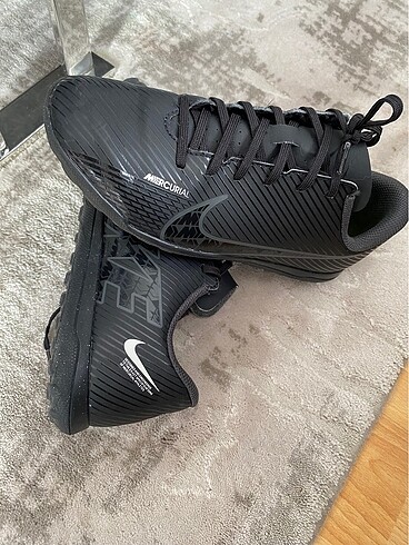 37 Beden siyah Renk Nike Mercurial 37,5 Halısaha Ayakkabısı