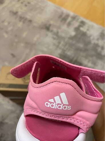 27 Beden Adidas sandalet