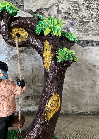 Renkli Ağaç Sallanan Yaşlı Çift Figürü - Görsel 4