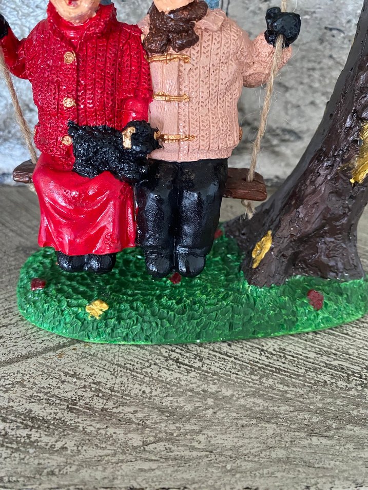 Renkli Ağaç Sallanan Yaşlı Çift Figürü - Görsel 5