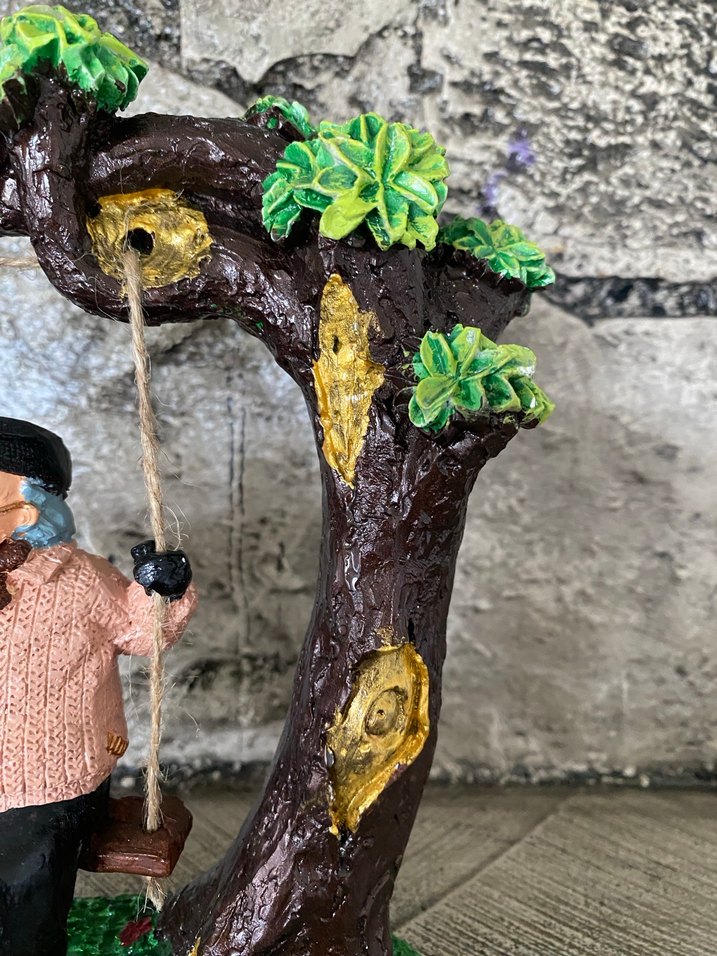 Renkli Ağaç Sallanan Yaşlı Çift Figürü - Görsel 4