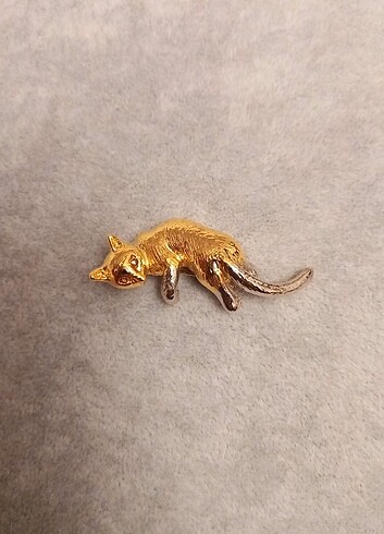 Gold broş